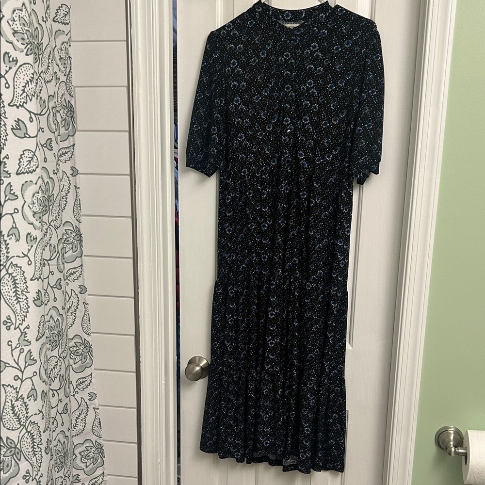 Max Studio Black and Blue Floral Half-Sleeve Dress